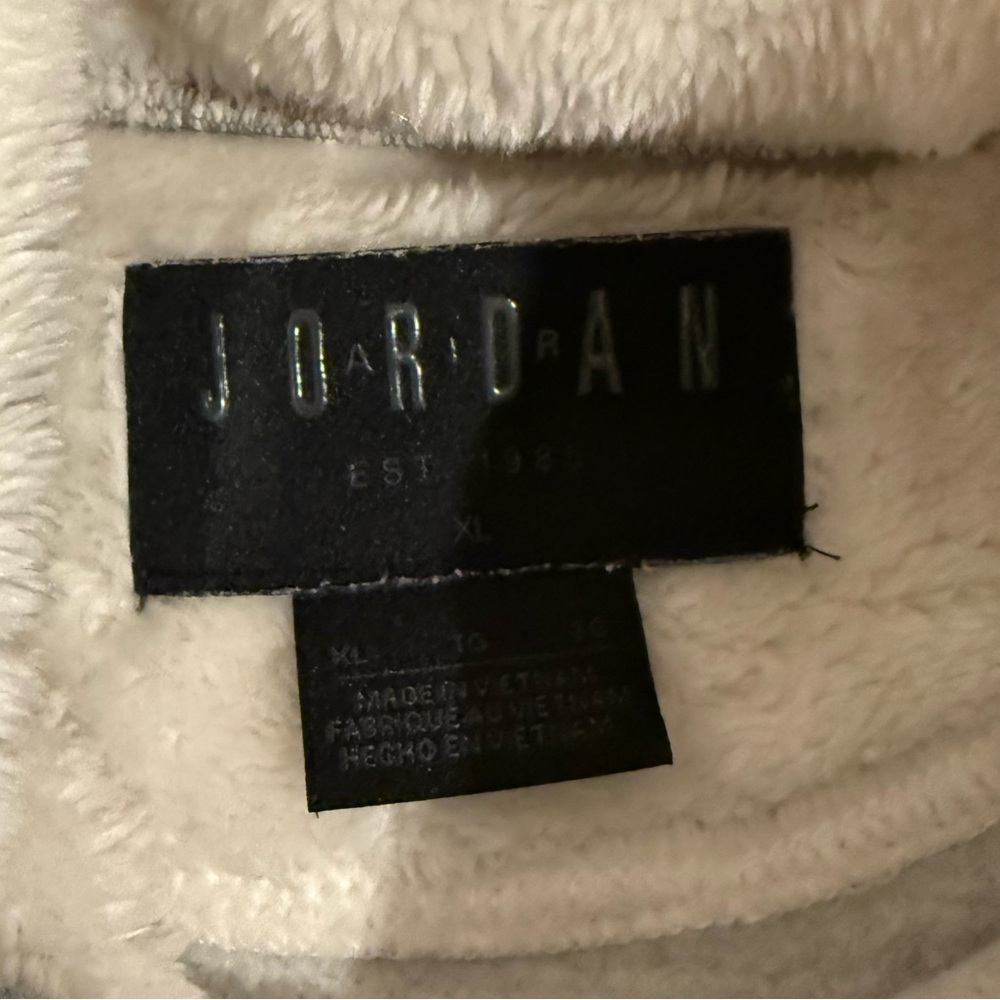 🔥Jordan Gray Hoodie with Front Pocket and Logo Sz XL big boy or women’s S EUC🔥 - Picture 4 of 6